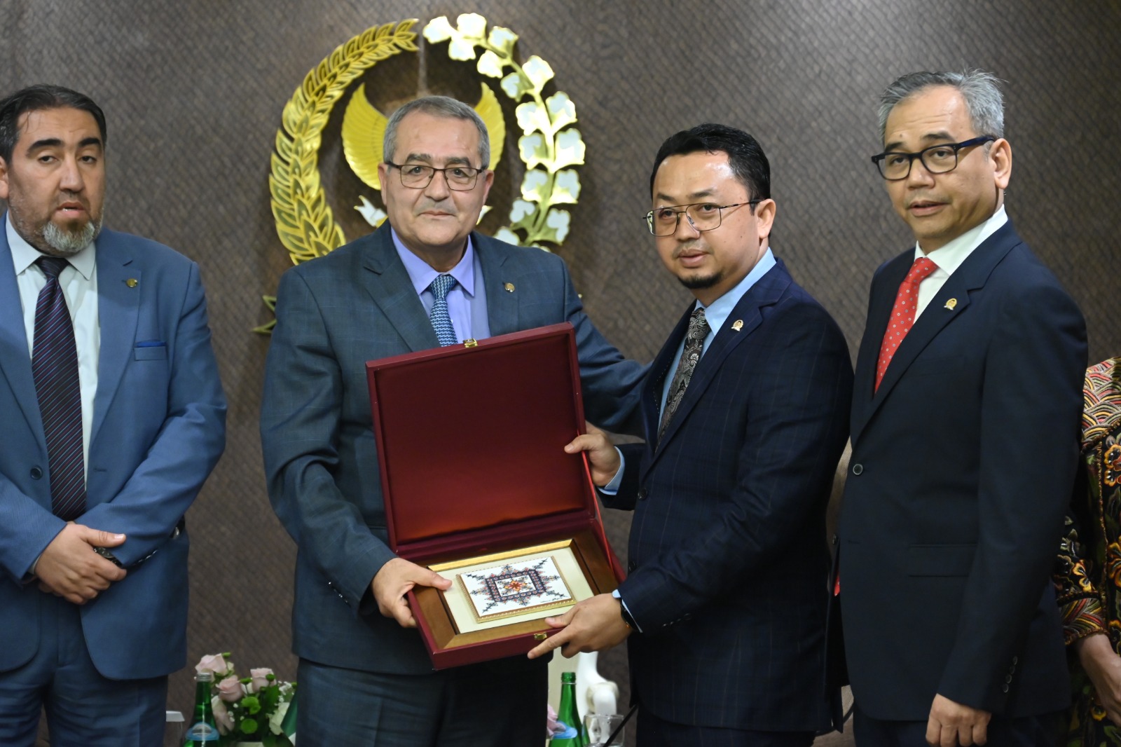 Ketua BKSAP DPR RI, Syahrul Aidi Maazat (tengah) saat pertemuan dengan delegasi Parlemen Aljazair di Ruang Delegasi DPR RI, Senayan, Jakarta, Selasa, (20/1/2026). Foto: Bit/Mahendra.