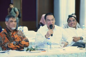 Anggota Komisi XII DPR Yulian Gunhar saat mengikuti Tim Kunjungan Kerja Spesifik Komisi XII yang mengunjungi Kantor PT. pertamina Hulu Rokan di Pekanbaru, Riau, Jumat (23/1/2026). Foto : Jk/Andri.