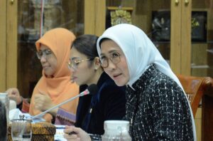 Anggota Komisi X DPR RI Dewi Coryati dalam rapat dengar pendapat dengan kepala BRIN RI di Gedung Nusantara I, Senayan, Jakarta, Selasa (27/1/2026). Foto : Mares/Andri.