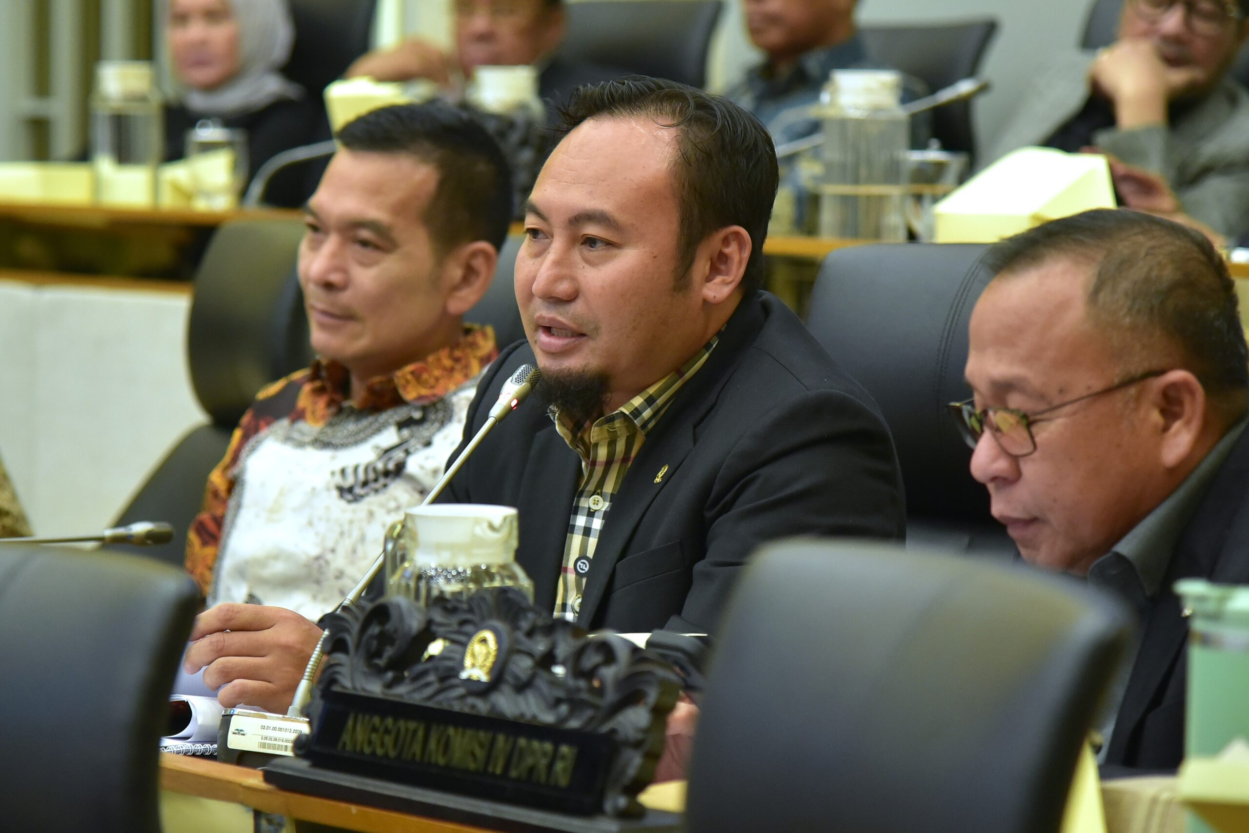 Anggota Komisi IV DPR RI, Rahmat Saleh dalam Rapat Kerja Komisi IV DPR RI bersama Menteri Pertanian, Menteri Kelautan dan Perikanan, serta Menteri Kehutanan di Ruang Rapat Komisi IV, Kompleks Parlemen, Senayan, Jakarta, Rabu (14/1/2026). Foto: Oji/Mahendra.