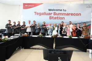 Wakil Ketua Badan Urusan Rumah Tangga (BURT) DPR RI, Alien Mus (tengah) saat melakukan kunjungan kerja Badan Urusan Rumah Tanggak ke ke Stasiun Whoosh (Tegalluar), Kabupaten Bandung,Provinsi Jawa Barat, Senin, (19/1/2026). Foto: Runi/Mahendra.