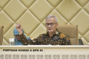 Wakil Ketua Komisi II DPR RI Aria Bima saat memimpin RDPU dengan mengundang perwakilan Puskapol UI dan Centre for Strategic and International Studies (CSIS) di ruang rapat Komisi II DPR RI, Senayan , Jakarta, Selasa (20/1/2026). Foto : Mu/Andri.