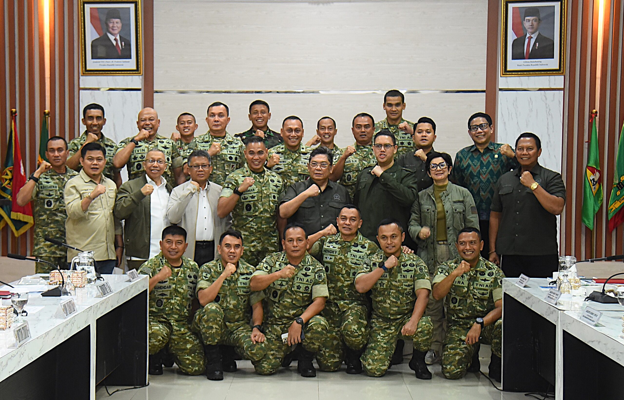 Wakil Ketua Komisi I DPR RI Dave Akbarshah Fikarno saat kunjungan kerja Komisi I DPR RI ke Markas Divisi Infanteri 1/Kostrad di Cilodong, Depok, Jabar, Kamis (22/1/2026). Foto : Dep/Andri.