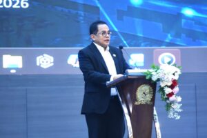 Sekretaris Jenderal DPR RI, Indra Iskandar saat kegiatan Penandatanganan Perjanjian Kinerja dan Pakta Integritas Tahun 2026 yang digelar di Ruang Pustakaloka, Kompleks Parlemen, Senayan, Jakarta, Kamis (8/1/2026). Foto: Jaka/Mahendra.