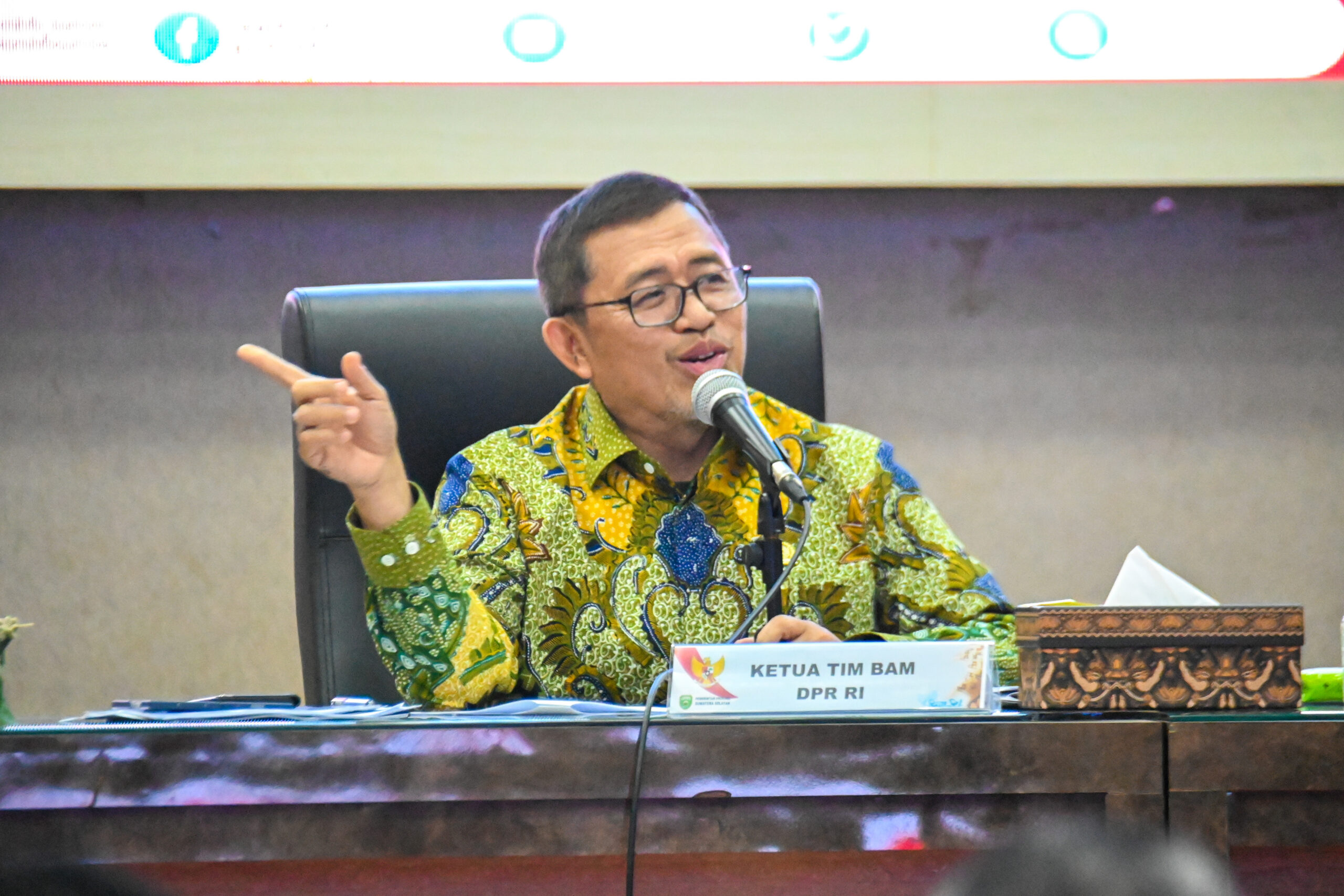 Ketua BAM DPR RI Ahmad Heryawan mengikuti Kunjungan Kerja ke Provinsi Sumatera Selatan dalam rangka menindaklanjuti aspirasi masyarakat di Kantor Gubernur Sumatera Selatan, Palembang, Senin (26/1/2026). Foto : Rdn/Andri.