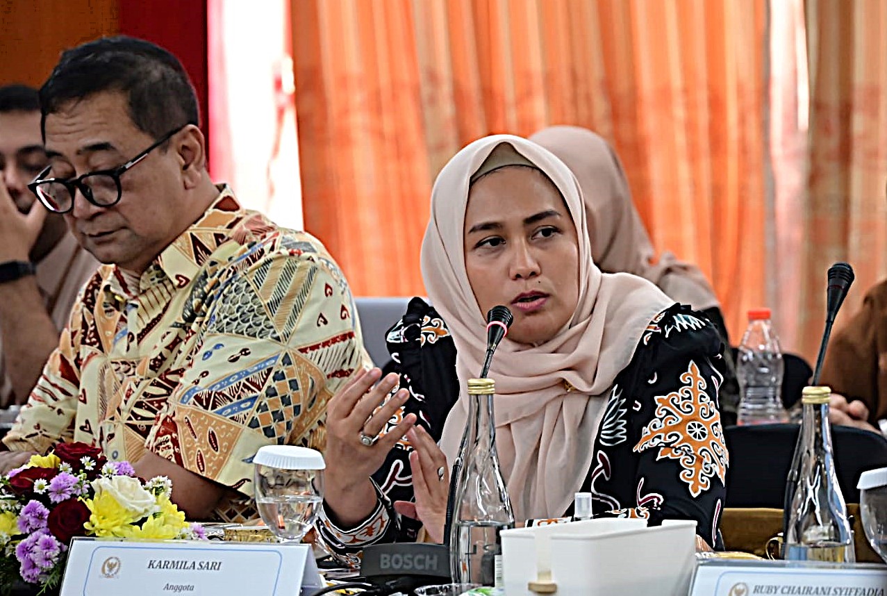 Anggota Komisi X DPR RI Karmila Sari saat kunjungan kerja spesifik Komisi X DPR RI ke Badan Pusat Statistik (BPS) Provinsi Jawa Timur, Surabaya, Kamis (29/1/2026), dalam rangka mengawal persiapan pelaksanaan Sensus Ekonomi 2026. Foto : Aha/Andri