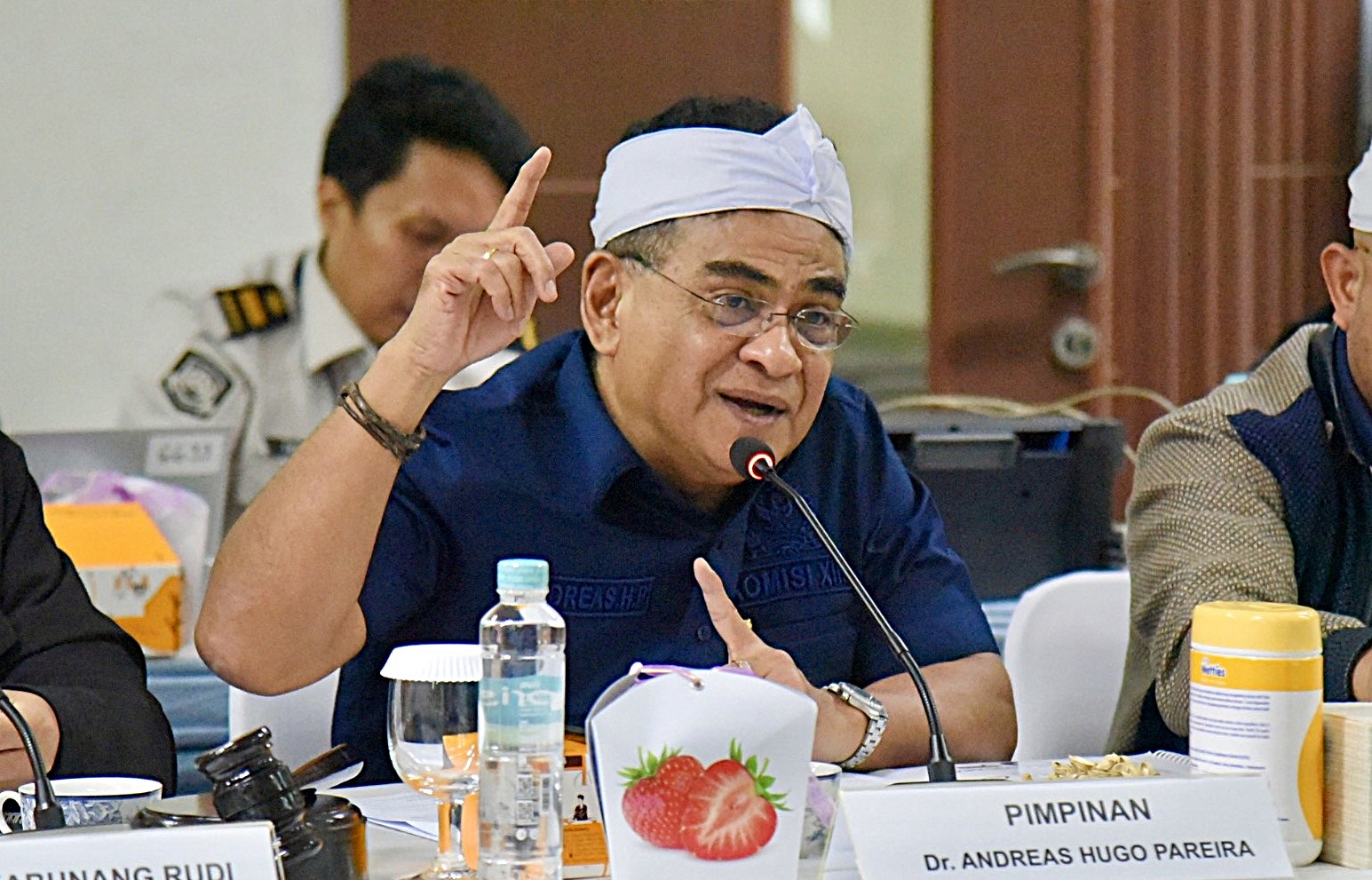 Wakil Ketua Komisi XIII DPR RI Andreas Hugo Pareira saat memimpin RDP dengan Kepala Kanwil Ditjen Imigrasi Jawa Barat, Kepala Kantor Imigrasi Bogor di wilayah Jawa Barat pada Kamis (22/1/2026). Foto : Nap/Andri.