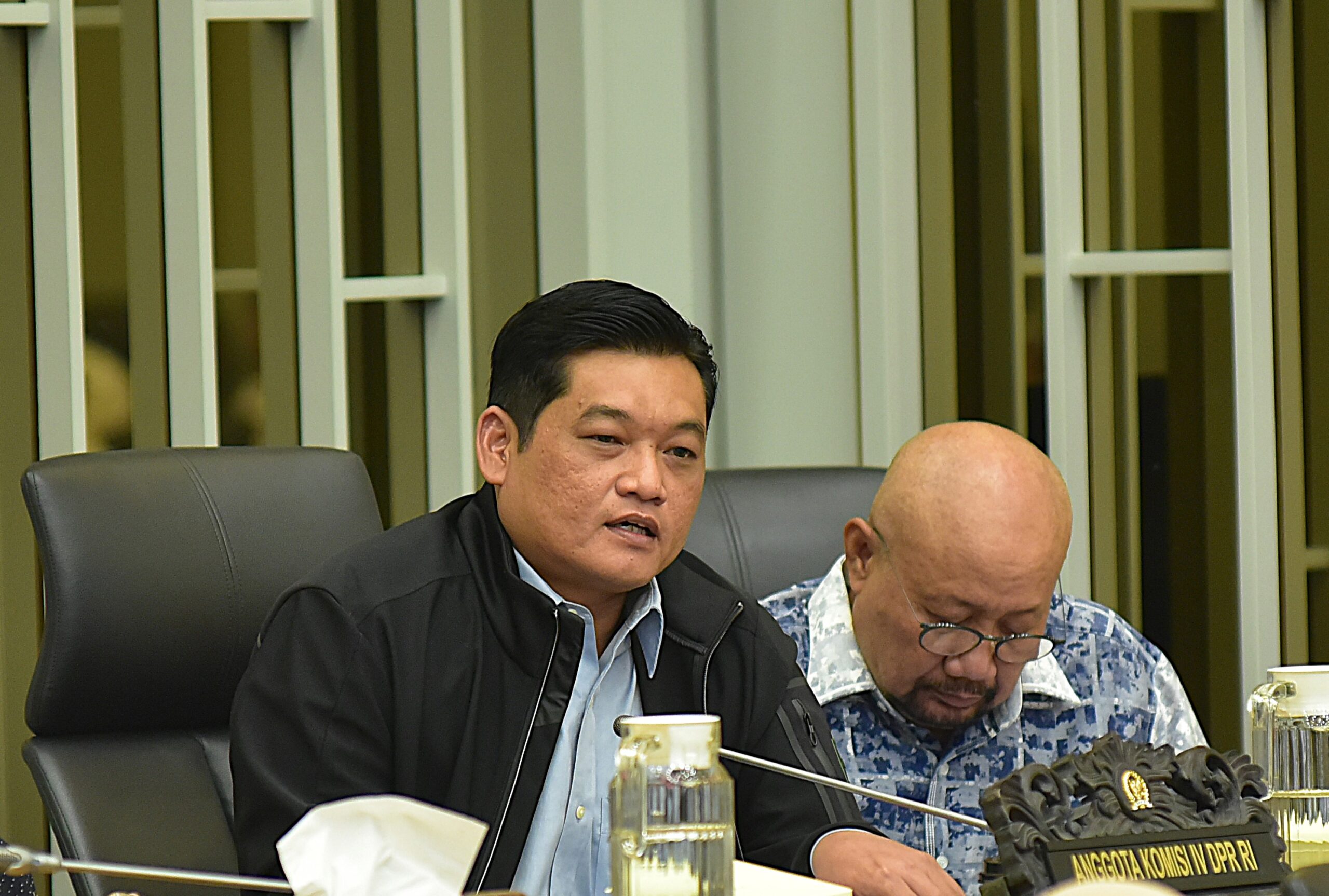 Anggota Komisi IV DPR RI Ilham Pangestu dalam Rapat Kerja Komisi IV DPR RI dengan Menteri Pertanian, Kehutanan dan KKP di Gedung Nusantara, Senayan, Jakarta, Rabu (14/1/2026). Foto : Oji/Andri.