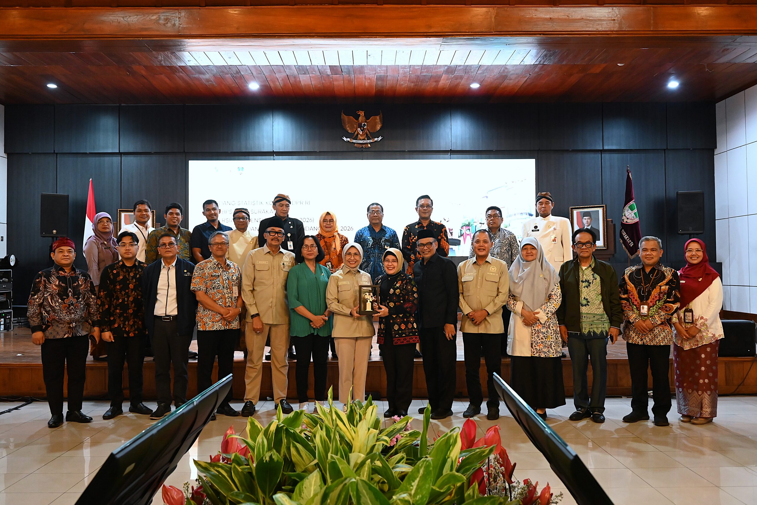 Ketua Komisi X DPR RI Hetifah Sjaifudian saat memimpin agenda Kunjungan Kerja Spesifik Komisi X DPR RI ke Kantor Wali Kota Surakarta, Kota Surakarta, Jawa Tengah, Kamis (29/1/2026). Foto : Umj/Andri