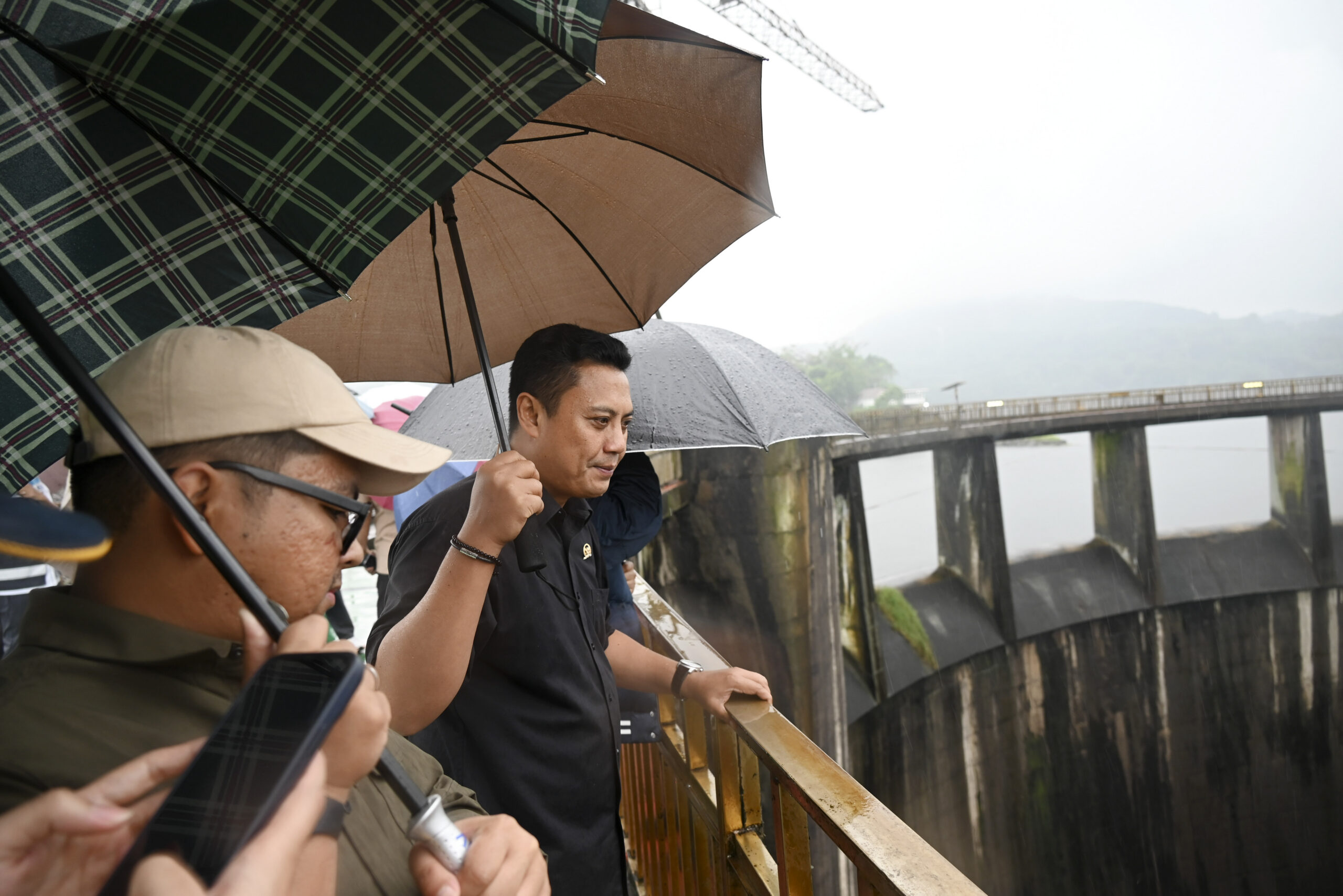 Wakil Ketua Komisi V DPR RI, Andi Iwan Darmawan Aras saat kunjungan kerja spesifik Komisi V DPR RI ke Waduk Jatiluhur, Purwakarta, Jawa Barat, Kamis (22/1/2026). Foto: Mario/Mahendra.