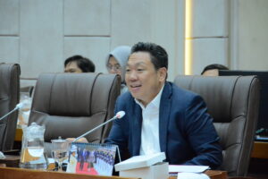 Wakil Ketua Komisi IX DPR RI, Charles Honoris dalam rapat Panitia Kerja Perlindungan Pekerja Migran Indonesia (PMI) Komisi IX DPR RI, di ruang rapat Komisi IX DPR RI, Senayan, Jakarta, Selasa (27/1/2026). Foto : Sari/Andri.