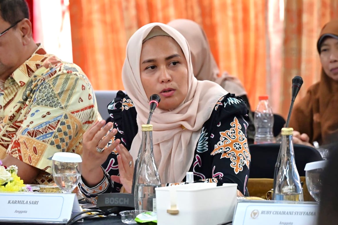 Anggota Komisi X DPR RI, Karmila Sari saat kunjungan kerja spesifik Komisi X DPR RI ke Badan Pusat Statistik (BPS) Provinsi Jawa Timur, Surabaya, Kamis (29/1/2026). Foto: AHA/Mahendra