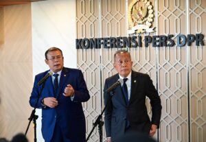 Wakil Ketua DPR RI Cucun Ahmad Syamsurijal dalam konferensi pers di Nusantara II, Kompleks Parlemen, Senayan, Jakarta, Selasa (27/1/2026), menanggapi dinamika dan respons pasar atas penetapan Gubernur Bank Indonesia yang baru. Foto : Sari/Andri.