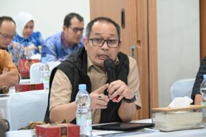 Anggota Komisi V DPR RI, Sofwan Dedy Ardyanto, saat melakukan kunjungan kerja spesifik ke ruas Tol Serang–Panimbang, Serang, Banten, Kamis (22/1/2025). Foto: fa/Mahendra.