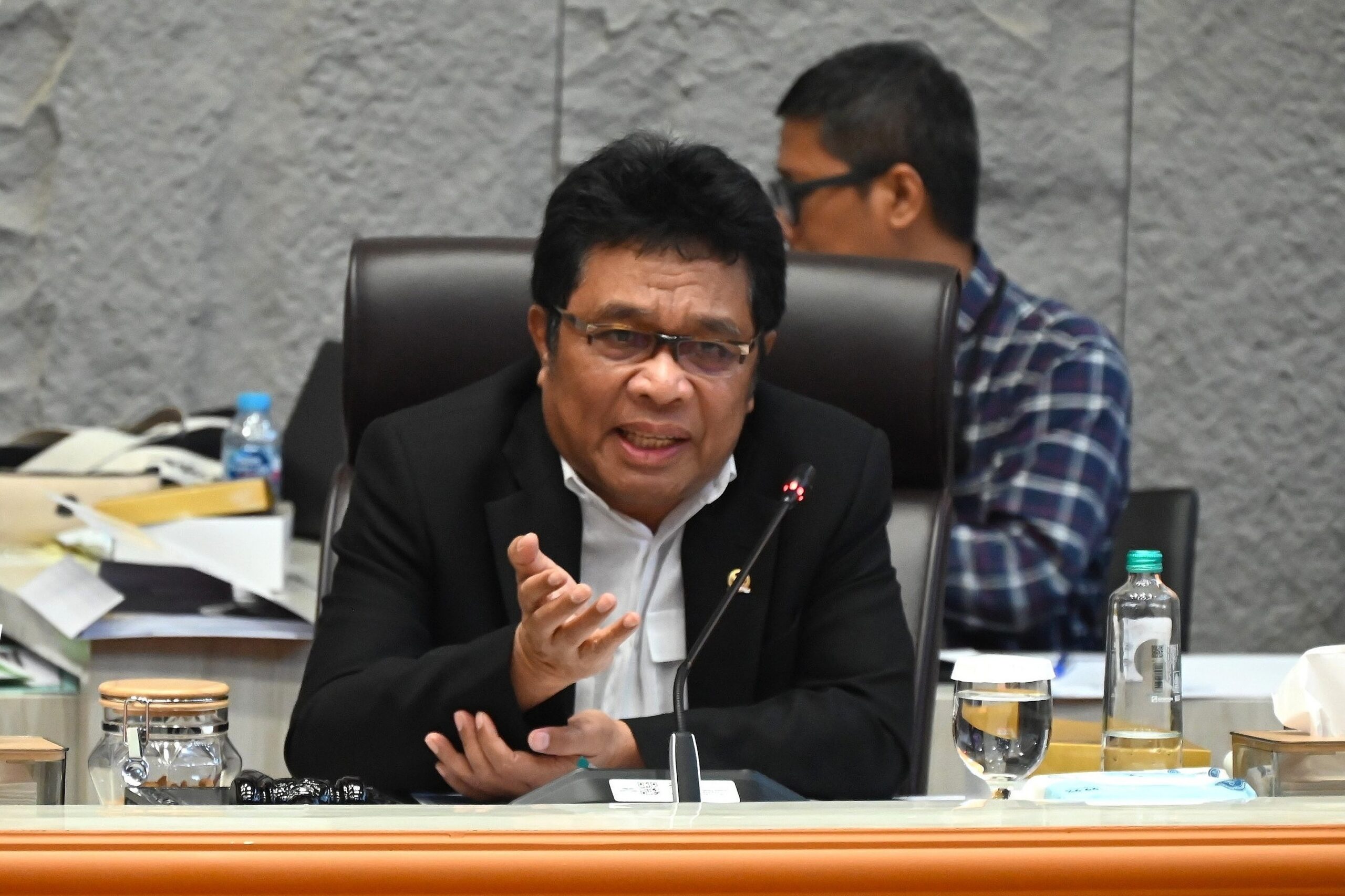 Wakil Ketua Komisi V DPR RI, Ridwan Bae, dalam Rapat Dengar Pendapat dengan Kepala BMKG dan Kepala BNPP/Basarnas, di Gedung Nusantara, Kompleks Parlemen, Senayan, Jakarta, Rabu (28/1/2026). Foto: Vyrma/Karisma.