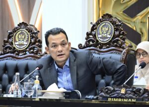 Wakil Ketua Badan Legislasi (Baleg) DPR RI Martin Manurung dalam Rapat Panja tentang Perubahan UU Nomor 34 Tahun 2014 tentang Pengelolaan Keuangan Haji di Nusantara I, Senayan, Jakarta, Rabu (28/1/2026). Foto : Riga/Andri.