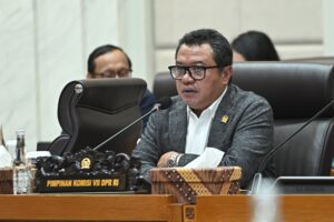 Anggota Komisi VII DPR RI, Lamhot Sinaga saat Rapat Panitia Kerja (Panja) Kreativitas dan Distribusi Film Nasional bersama Eselon I Kementerian Ekonomi Kreatif (Kemenekraf), di Kompleks Parlemen, Senayan, Jakarta (27/1/2026). Foto: Farhan/Mahendra.