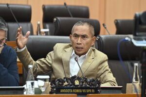 Anggota Komisi VII DPR RI, Yoyok Riyo Sudibyo saat Rapat Panitia Kerja (Panja) Kreativitas dan Distribusi Film Nasional bersama Kementerian Ekonomi Kreatif (Kemenekraf), di Kompleks Parlemen, Senayan, Jakarta, Selasa (27/1/2026). Foto: Farhan/Mahendra.