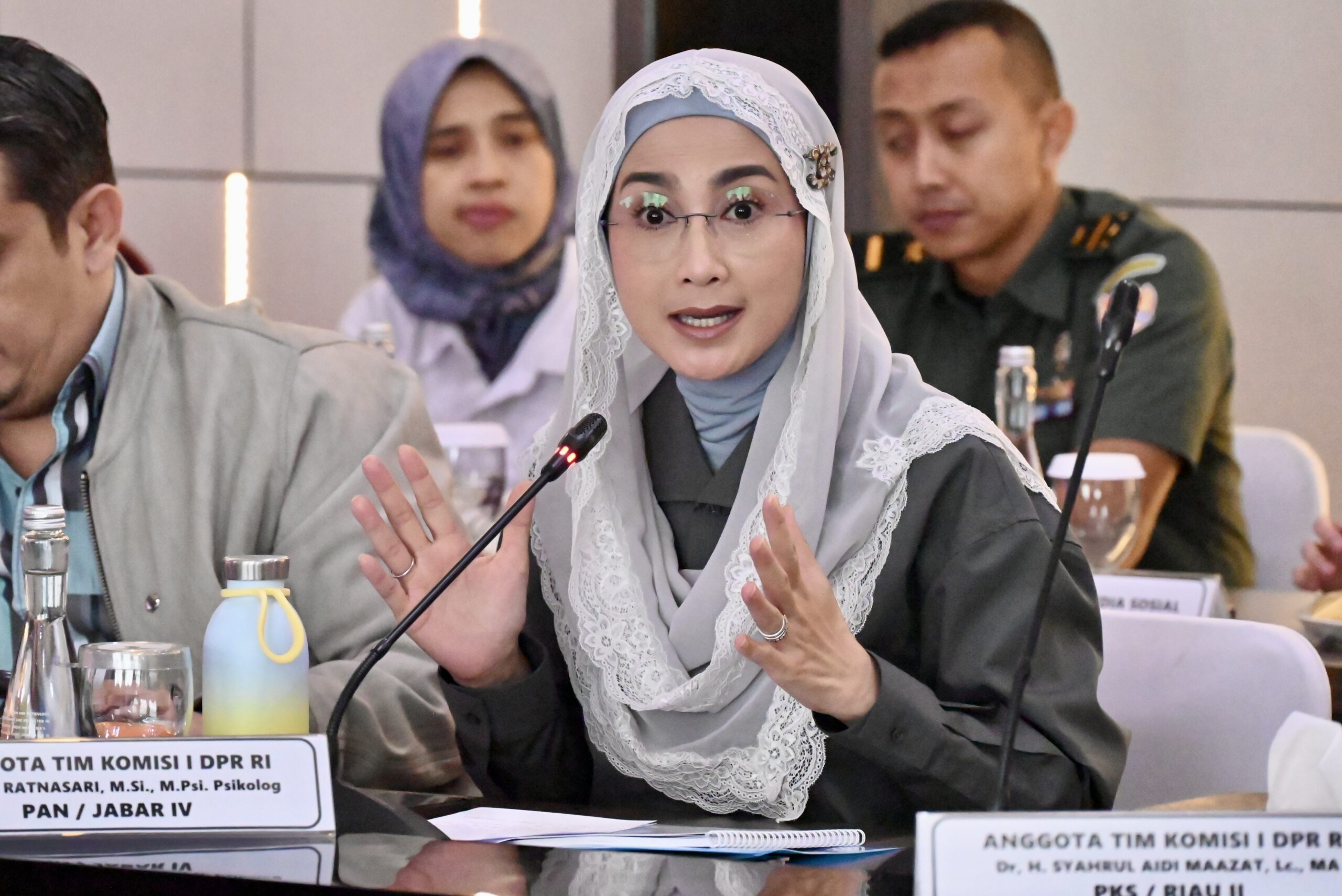 Anggota Komisi I DPR RI, Desy Ratnasari, dalam kunjungan kerja Spesifik Komisi I DPR RI ke Puspenerbad, Pondok Cabe, Tangerang Selatan, Banten, Kamis (22/1/2026). Foto: Tra/Karisma.