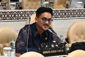 Anggota Komisi V DPR RI, Teguh Iswara, dalam Rapat Dengar Pendapat dengan Kepala BMKG dan Kepala BASARNAS, di Gedung Nusantara, DPR RI, Senayan, Jakarta, Rabu (28/1/2026). Foto: Vyrma/Karisma.