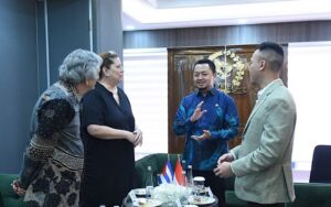 Ketua BKSAP DPR RI, Syahrul Aidi Maazat saat menerima kunjungan kehormatan Duta Besar Kuba untuk Republik Indonesia, H.E. Ms. Dagmar González Grau di Ruang Diplomasi, Gedung Nusantara III, Senayan, Jakarta, Kamis (15/1/2026). Foto : Jaka/Andri.