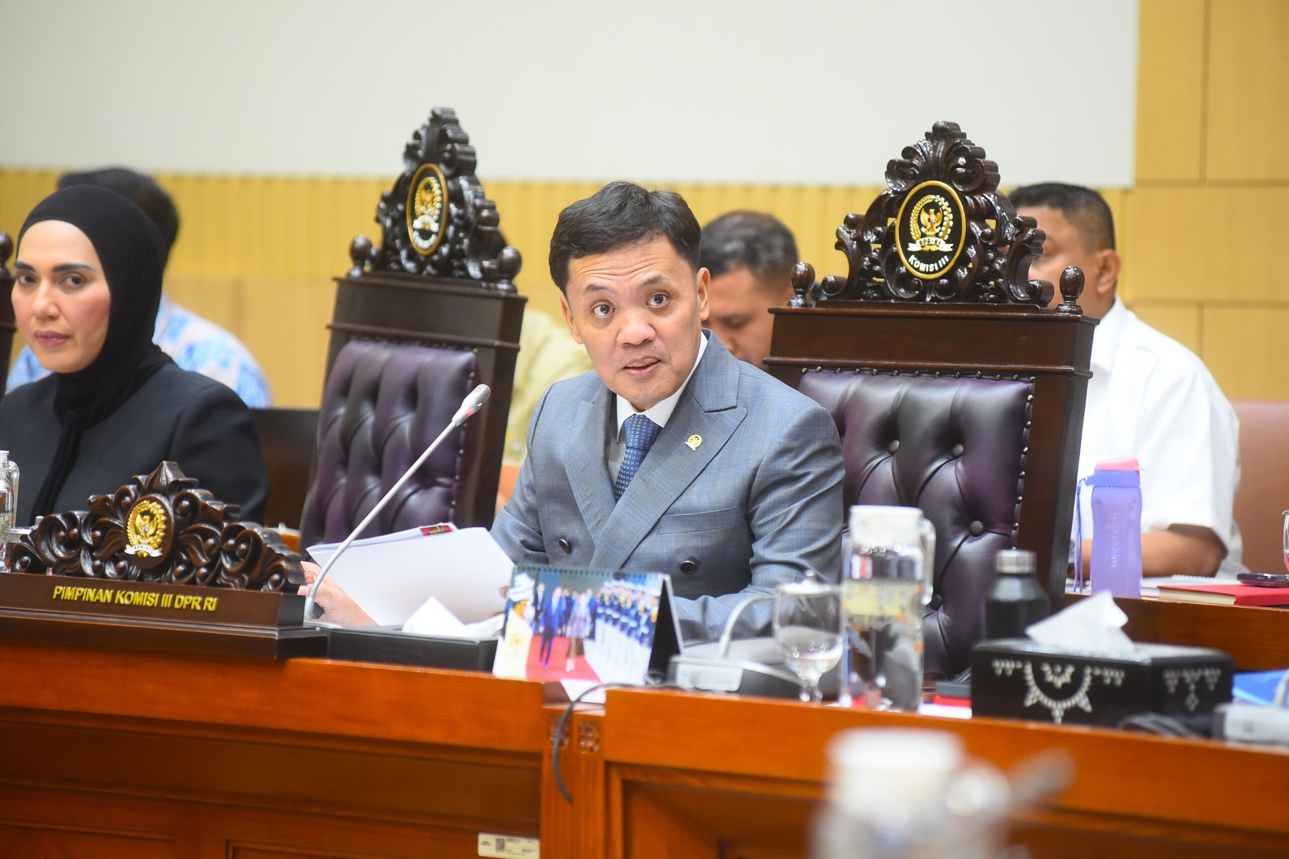 Ketua Komisi III DPR RI, Habiburokhman saat memimpin Rapat Kerja Komisi III DPR RI dengan Kapolri dan para Kapolda seluruh Indonesia, Gedung Nusantara II, Senayan, Jakarta, Senin (26/1/2026). Foto: Dep/Mahendra.