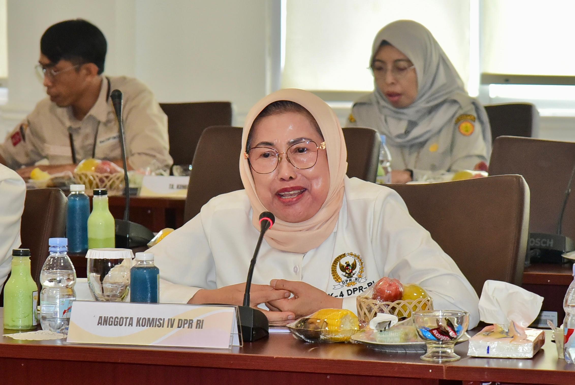 Anggota Komisi IV DPR RI Endang Setyawati Thohari dalam Kunjungan Kerja Spesifik Komisi IV DPR RI ke BRMP Hortikultura Bogor, Jawa Barat, Kamis (22/1/2026). Foto : Eki/Andri.
