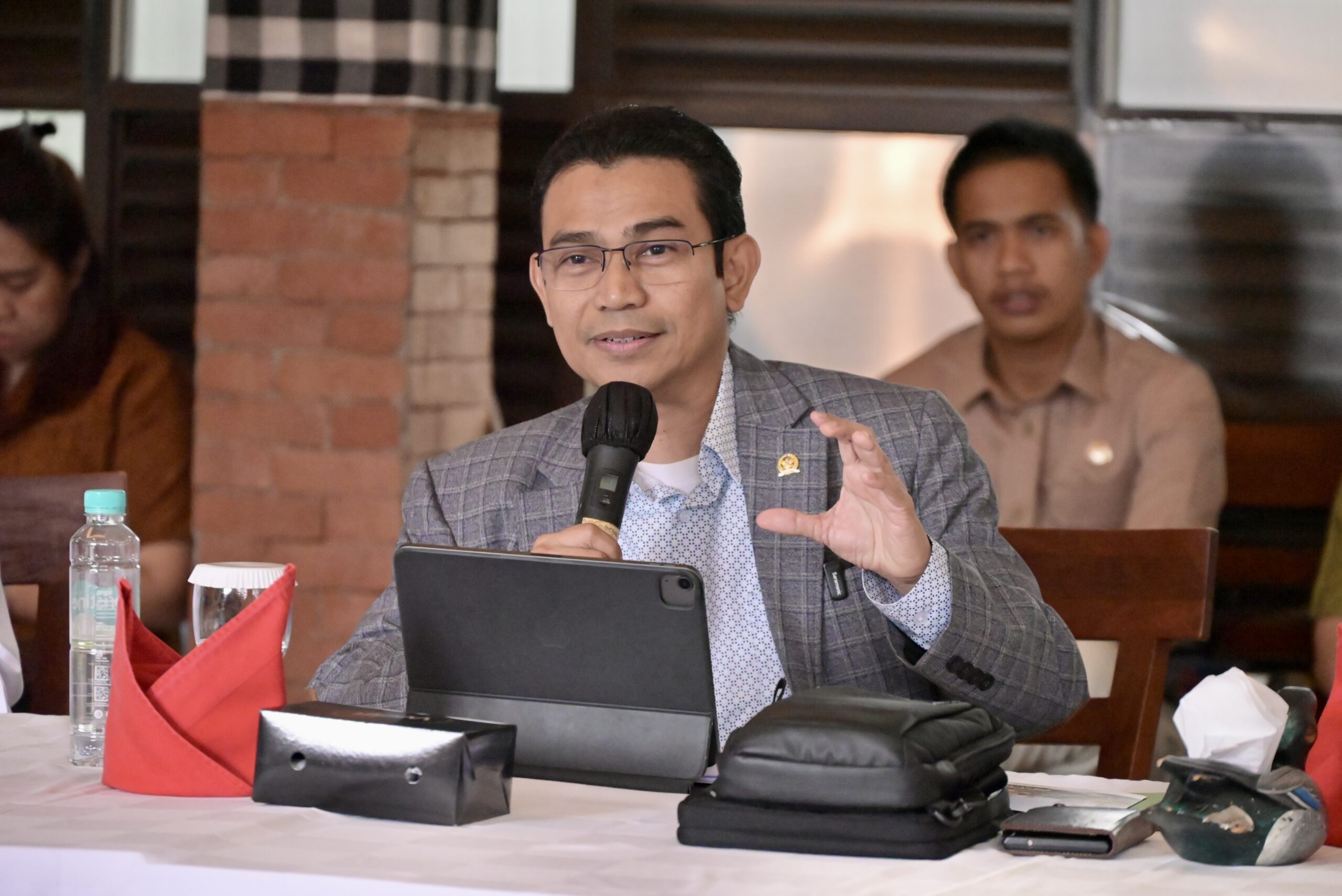 Anggota Komisi VII DPR RI Hendry Munief dalam kunjungan kerja spesifik Komisi Komisi VII DPR RI ke Bumi Serpong Damai (BSD) City, Tangerang Selatan, Banten, Kamis (15/1/2026). Foto : Tra/Andri.