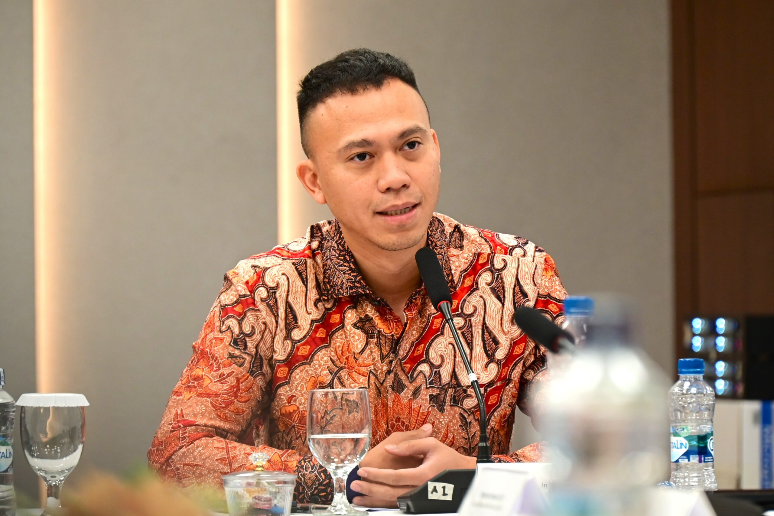 Wakil Ketua Badan Kerja Sama Antar Parlemen (BKSAP) DPR RI, Muhammad Husein Fadlulloh saat memimpin delegasi BKSAP dalam kegiatan BKSAP Day di Universitas Pelita Harapan (UPH), Tangerang, Senin (27/1/2026). Foto: gal/Mahendra.