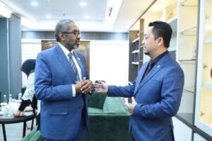 Ketua BKSAP DPR RI, Syahrul Aidi Maazat berbincang dengan Duta Besar Sudan di Gedung Nusantara III, Senayan, Jakarta, Rabu (14/1/2026). Foto : Jaka/Andri.