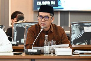 Anggota Komisi XIII DPR RI, Al Muzzammil Yusuf, dalam rapat kerja Komisi XIII DPR RI bersama Menteri Sekretaris Negara di Gedung Nusantara II DPR RI, Senayan, Jakarta, Senin (26/1/2026). Foto: Runi/Karisma.