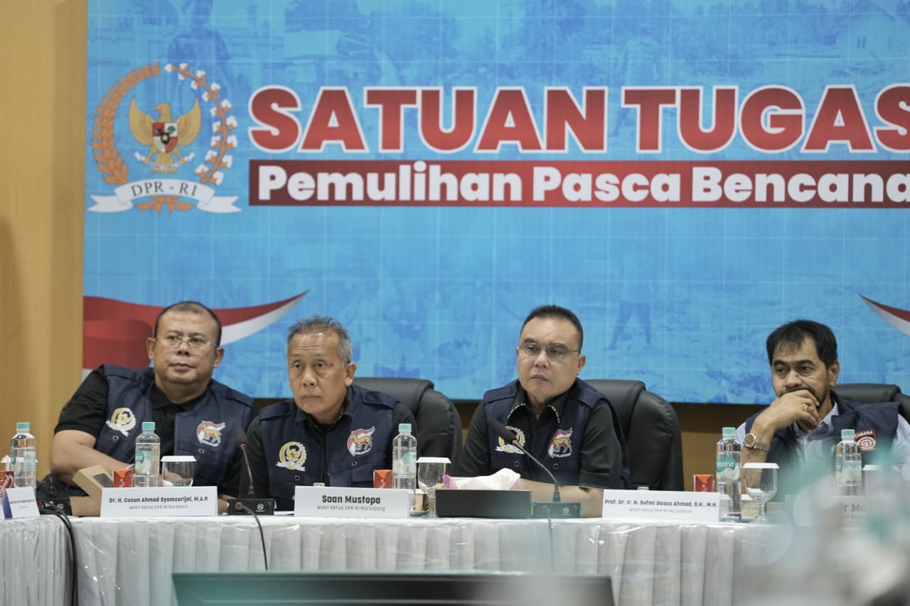 Wakil Ketua DPR RI Korinbang Saan Mustopa saat Rapat Koordinasi Satgas Pemulihan Pascabencana DPR RI bersama sejumlah kementerian dan mitra kerja di Kota Banda Aceh. Provinsi Aceh, Selasa (30/12/2025). Foto ; Yoga/Andri.