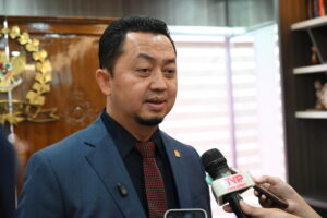 Ketua BKSAP DPR RI, Syahrul Aidi Maazat usai pertemuan dengan Wakil Duta Besar Afrika Selatan untuk Indonesia, Motloung Boiki di Gedung Nusantara III, Senayan, Jakarta, Selasa, (14/1/2026). Foto : Ida/Andri.