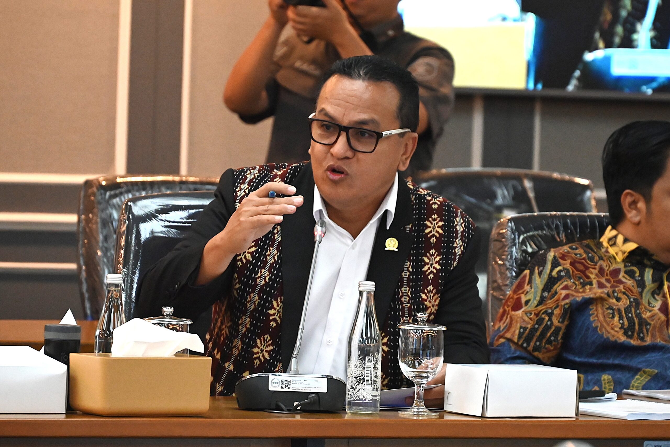 Anggota Komisi XIII DPR RI, Umbu Kabunang Rudi Yanto Hugua dalam rapat kerja Komisi XIII DPR RI bersama Kementerian Hukum dan Hak Asasi Manusia di Nusantara II, Senayan, Jakarta, Senin (19/1/2026). Foto: Alya/Karisma.
