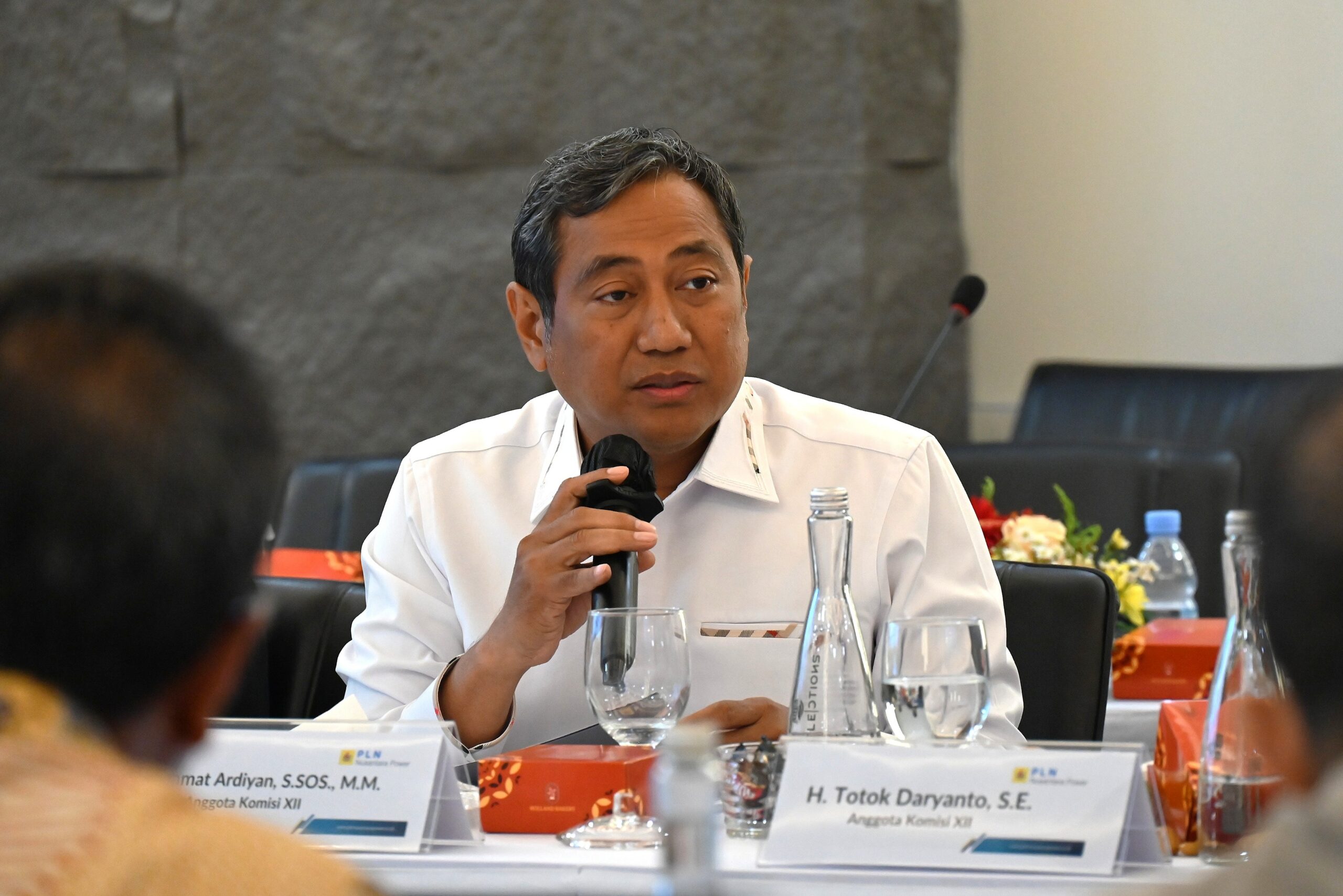 Anggota Komisi XII DPR RI, Rokhmat Ardiyan, usai mengikuti kunjungan kerja spesifik Komisi XII ke PLTGU Muara Tawar, Bekasi, Jawa Barat, Jumat (23/01/2025). Foto: Syn/Karisma.