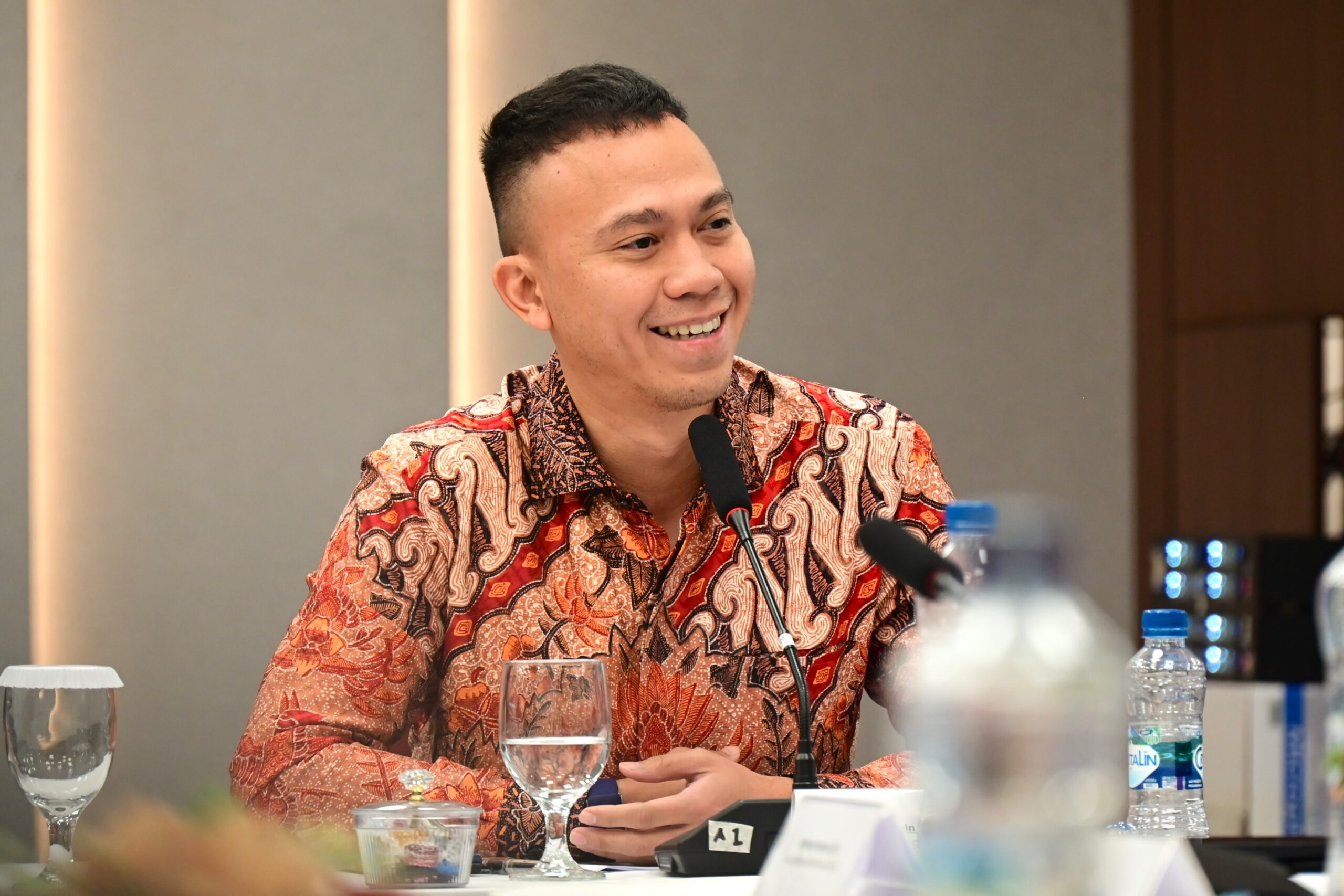 Wakil Ketua Badan Kerja Sama Antar Parlemen (BKSAP) DPR RI, Muhammad Husein Fadlulloh saat memimpin delegasi BKSAP dalam kegiatan BKSAP Day di Universitas Pelita Harapan (UPH), Tangerang, Senin (27/1/2026). Foto: gal/Mahendra.