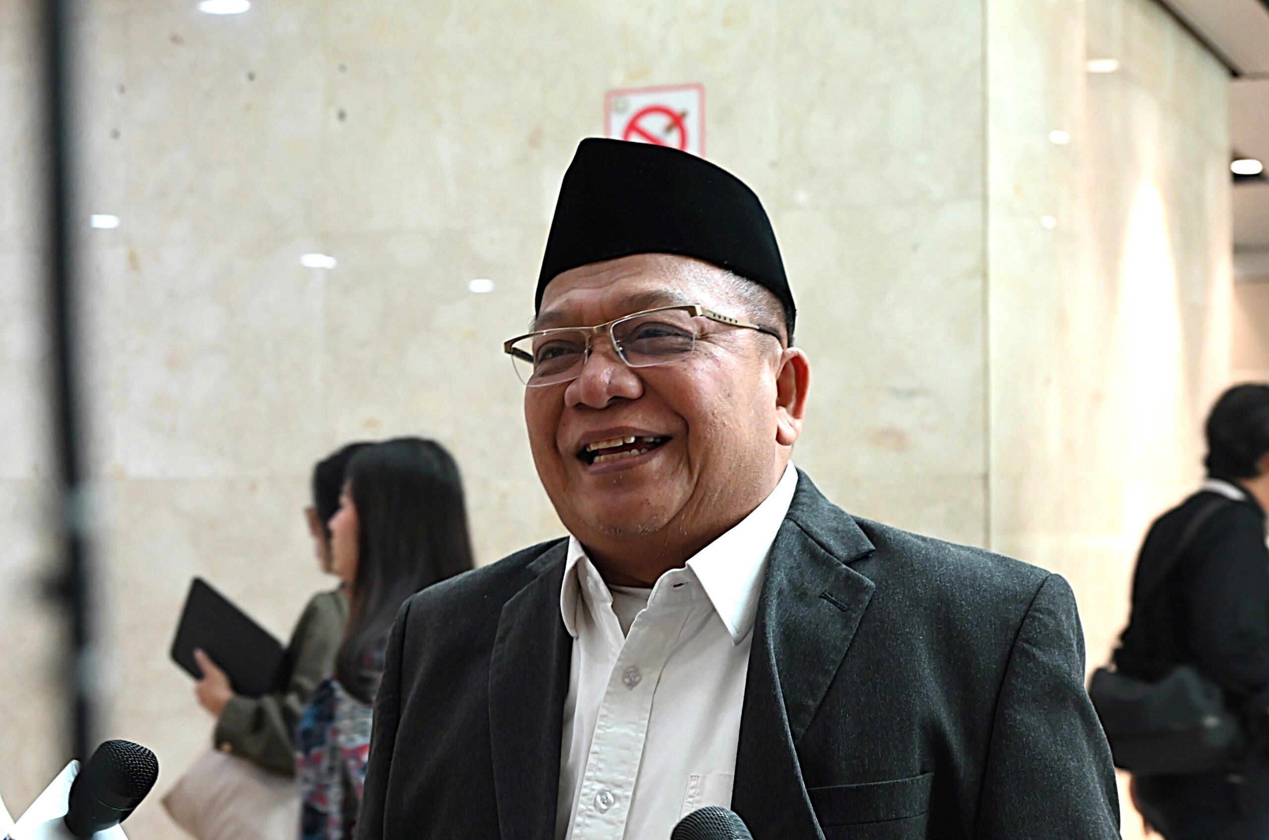 Wakil Ketua Komisi VIII DPR RI Abdul Wachid sebelum mengikuti rapat paripurna di Gedung Nusantara II, Senayan, Jakarta, Selasa (13/1/2025). Foto : Clarissa/Andri.
