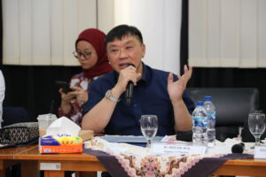 Anggota Komisi VII DPR RI, Rico Sia saat Kunjungan Kerja Spesifik (Kunspek) Komisi VII DPR RI di PT Bridgestone Sumatera Rubber Estate (BSRE), Kabupaten Simalungun, Provinsi Sumatera Utara, Jumat (23/01/2026). Foto: aas/Mahendra.