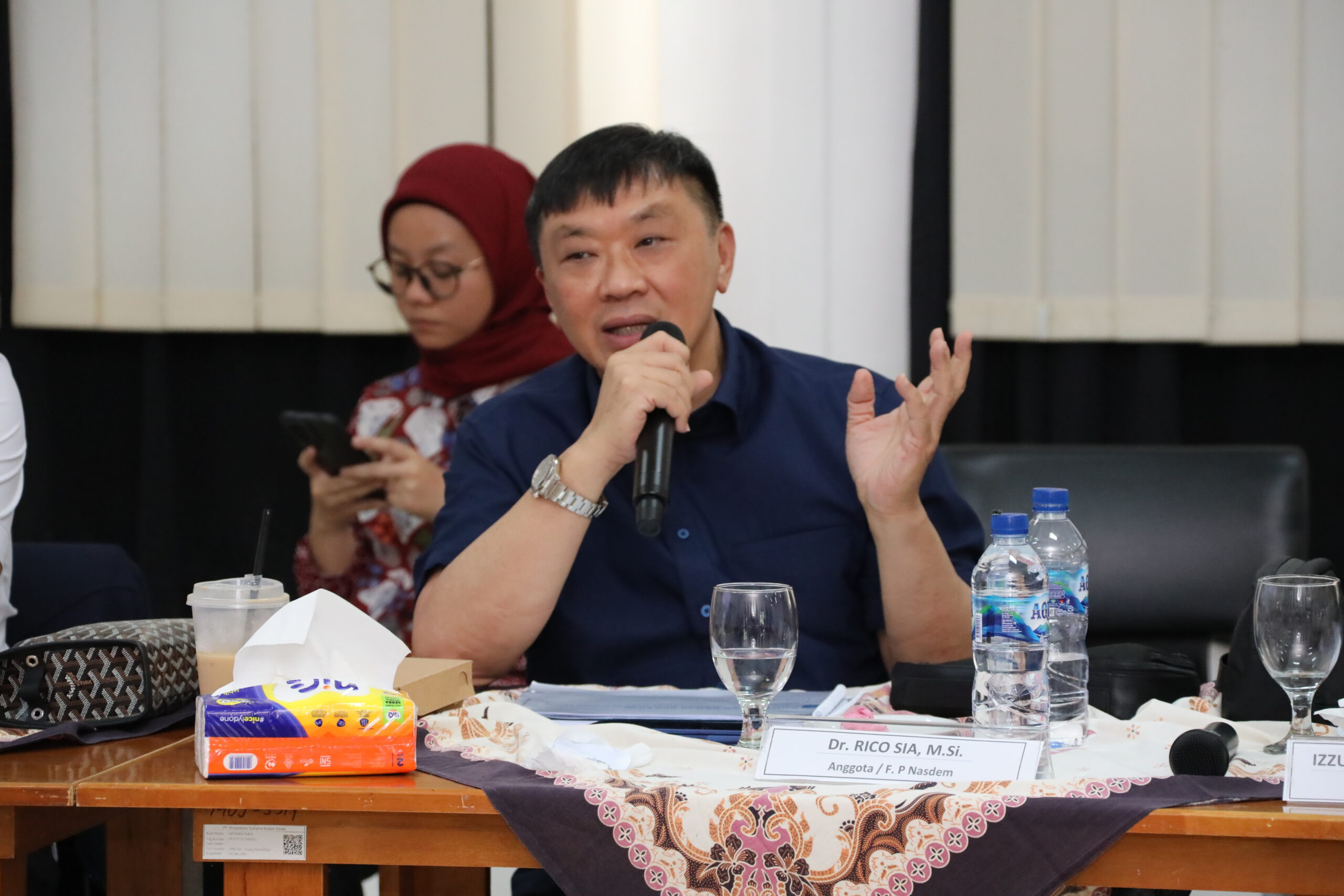 Anggota Komisi VII DPR RI, Rico Sia saat Kunjungan Kerja Spesifik (Kunspek) Komisi VII DPR RI di PT Bridgestone Sumatera Rubber Estate (BSRE), Kabupaten Simalungun, Provinsi Sumatera Utara, Jumat (23/01/2026). Foto: aas/Mahendra.