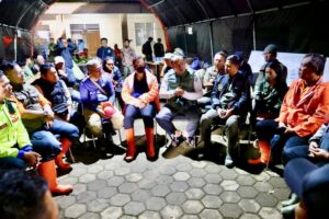 Wakil Ketua DPR RI, Koordinator Kesejahteraan Rakyat (Korkesra), Cucun Ahmad Syamsurijal, saat melakukan evaluasi penanganan bencana longsor di Desa Pasirlangu, Kabupaten Bandung Barat, Minggu (25/1/2026). Foto: Ist/Karisma