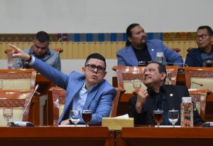 Anggota Komisi III Soedeson Tandra dalam Rapat Dengar Pendapat (RDP) dengan Majelis Kehormatan Mahkamah Konstitusi (MKMK)di Kompleks Parlemen, Senayan, Jakarta, Rabu (18/02/2026). Foto : Devi/Andri.