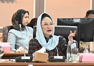Wakil Ketua Komisi XIII DPR RI Dewi Asmara dalam RDPU dengan Pengurus Nasional BEM PT NU se-Nusantara dan Koordinator Senat Perguruan Tinggi Keagamaan Islam Negeri se-Indonesia di Gedung DPR, Jakarta, Rabu (18/2/2026). Foto : Runi/Andri.