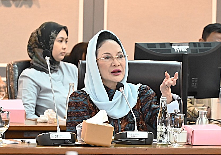 Wakil Ketua Komisi XIII DPR RI Dewi Asmara dalam RDPU dengan Pengurus Nasional BEM PT NU se-Nusantara dan Koordinator Senat Perguruan Tinggi Keagamaan Islam Negeri se-Indonesia di Gedung DPR, Jakarta, Rabu (18/2/2026). Foto : Runi/Andri.