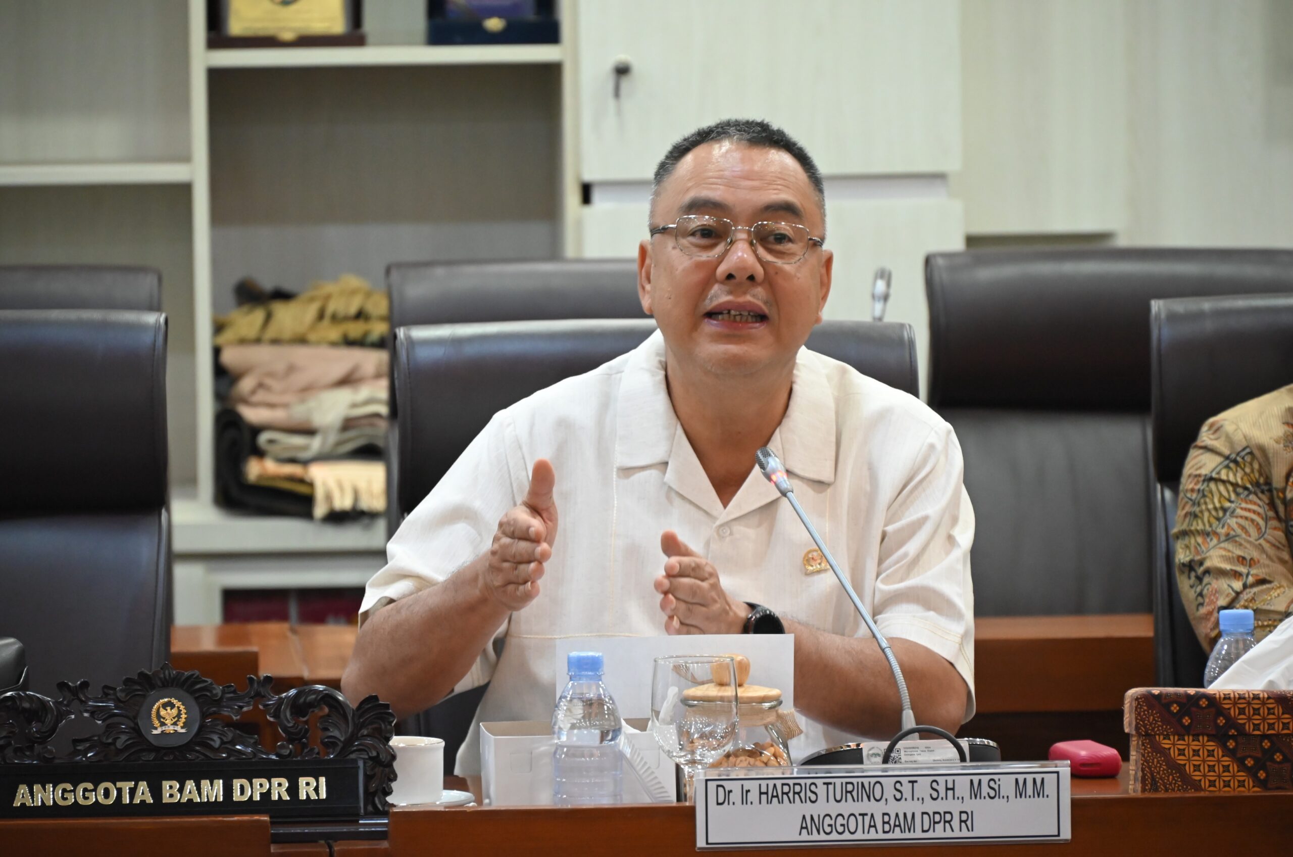 Anggota Badan Aspirasi Masyarakat (BAM) DPR RI Harris Turino dalam Rapat Dengar Pendapat Umum (RDPU) BAM DPR RI di Ruang Rapat BAM, Kompleks Parlemen, Senayan, Jakarta, Rabu (11/2/2026). Foto : Ida/Andri.