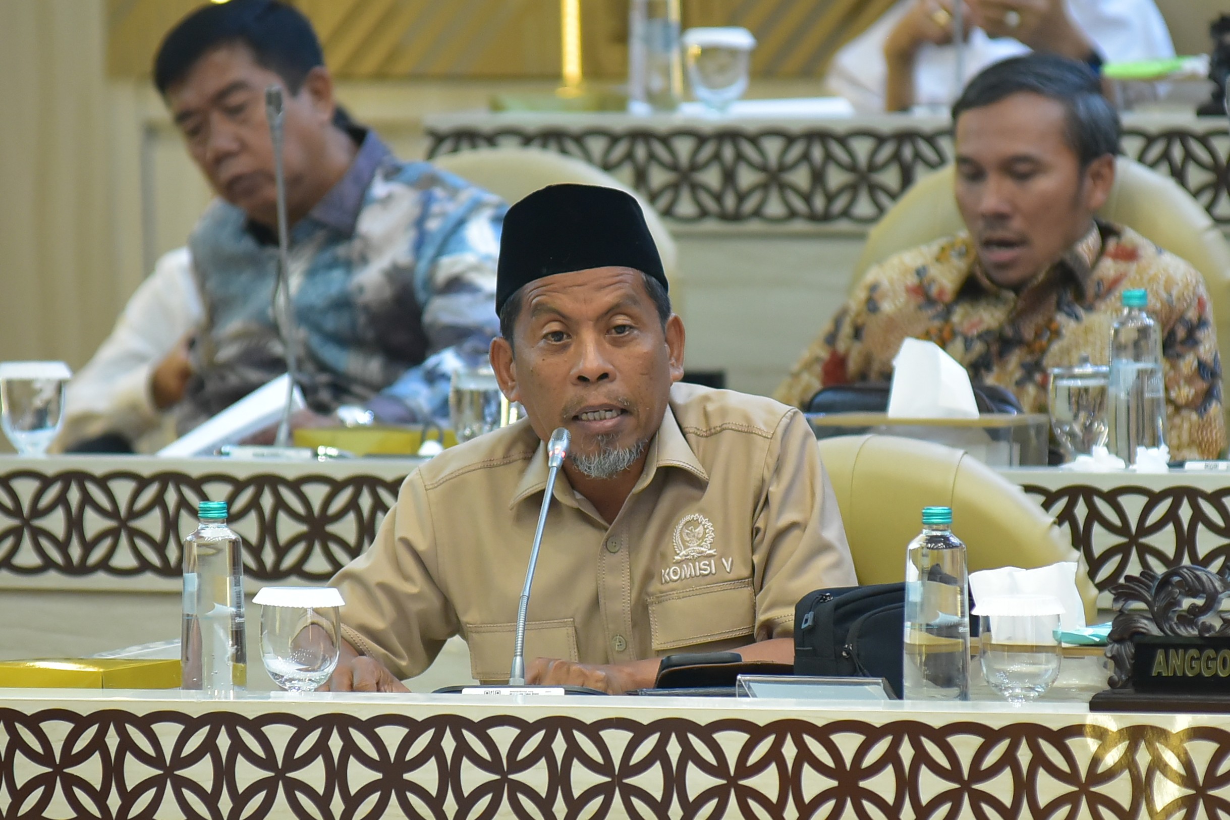 Anggota Komisi V DPR RI, Abdul Hadi, saat Rapat Kerja Komisi V DPR RI bersama Menteri Desa dan Pembangunan Daerah Tertinggal (Mendes PDT) serta Menteri Transmigrasi di Gedung Nusantara, DPR RI, Senayan, Jakarta, Selasa (3/2/2026). Foto: Oji/Karisma.