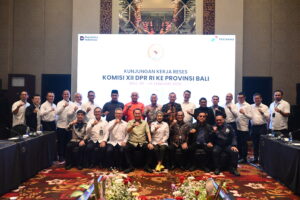 Ketua Komisi XII DPR RI Bambang Patijayasaat saat memimpin Kunjungan Kerja Reses Komisi XII DPR RI bersama jajaran PT Pertamina (Persero) di Kabupaten Badung, Bali, Senin (23/2/2025). Foto: Saum/Mahendra.
