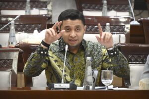 Anggota Komisi XI DPR RI, Habib Idrus Salim Aljufri, dalam Rapat Dengar Pendapat Umum (RDPU) Komisi XI DPR RI bersama Bupati Situbondo dan Dewan Pengurus Nasional Asosiasi DPRD Kabupaten Seluruh Indonesia (ADKASI) di Gedung Nusantara I, Senayan, Jakarta, Selasa (3/2/2026). Foto: Mario/Karisma.