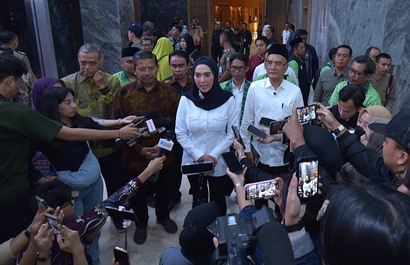 Wakil Ketua DPR RI Sari Yuliati bersama Pimpinan Komisi VIII DPR RI usai menerima aksi damai Guru Madrasah Swasta yang tergabung dalam PGM di Gedung Nusantara DPR RI, Senayan, Jakarta, Rabu (11/2/2026). Foto : Eno/Andri.