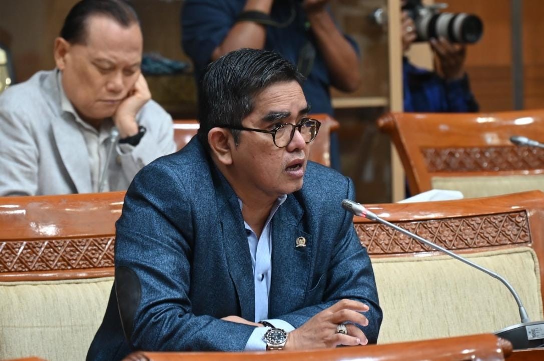 Anggota Komisi III DPR RI, Nasyirul Falah Amru, dalam Rapat Dengar Pendapat Umum Komisi III DPR RI bersama Keluarga ABK Batam Fandi Ramadhan beserta Kuasa Hukum Fandi Ramadhan, Hotman Paris, di Gedung Nusantara I, Senayan, Jakarta, Kamis (26/2/2026). Foto: Griffin/Karisma.