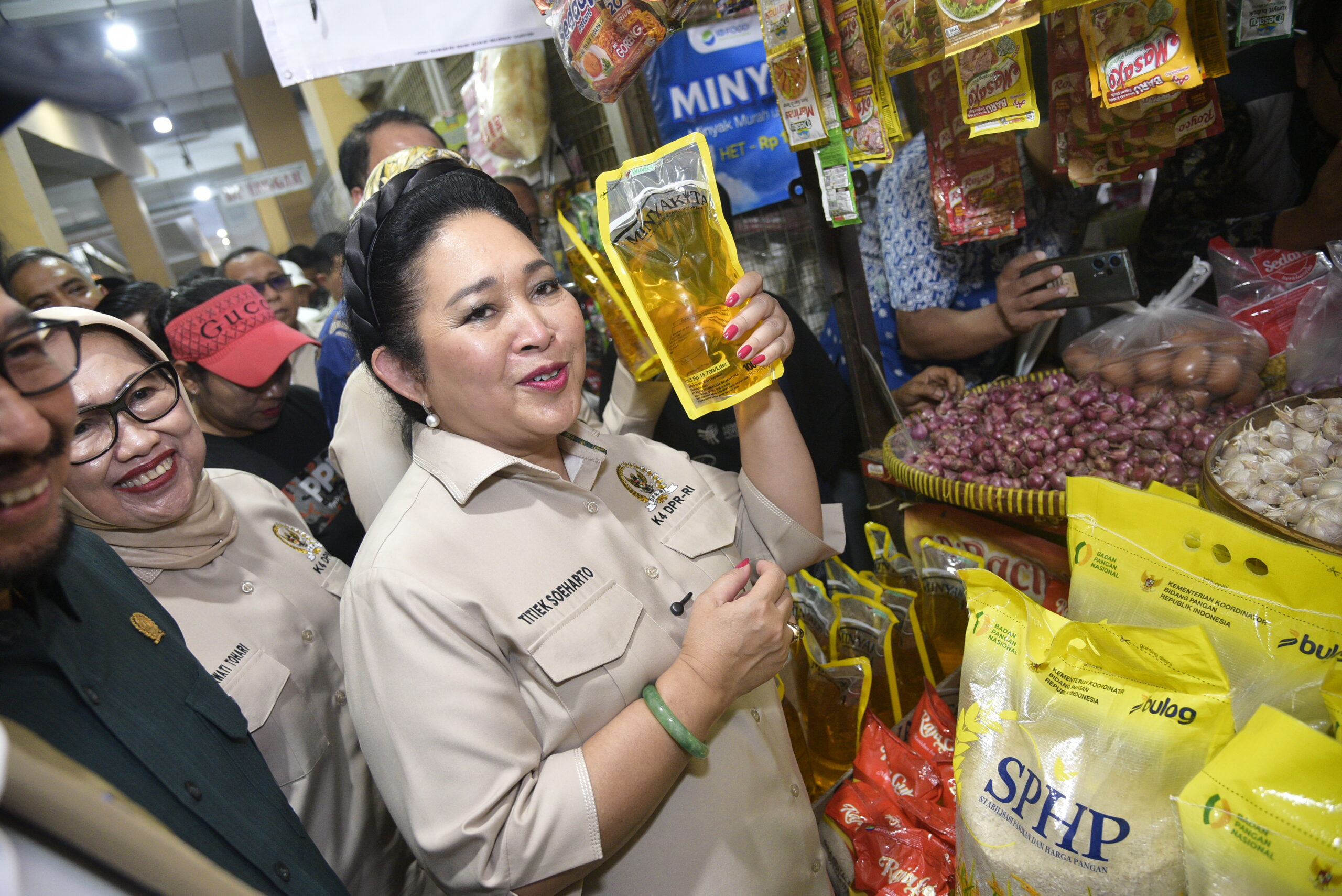 Ketua Komisi IV DPR RI Siti Hediati Soeharto, saat Kunjungan Spesifik Komisi IV di Pasar Legi, Surakarta, Jawa Tengah, Kamis (12/2/2026). Foto: Munchen/Karisma